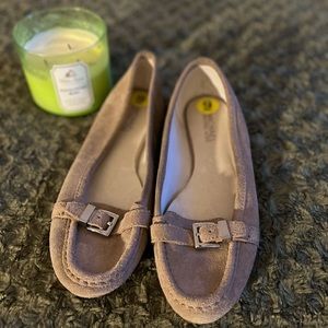 Tan MK loafers! In EUC.The perfect shoe for any occasion that requires comfort!